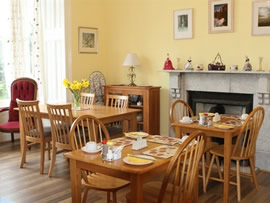 breakfast room